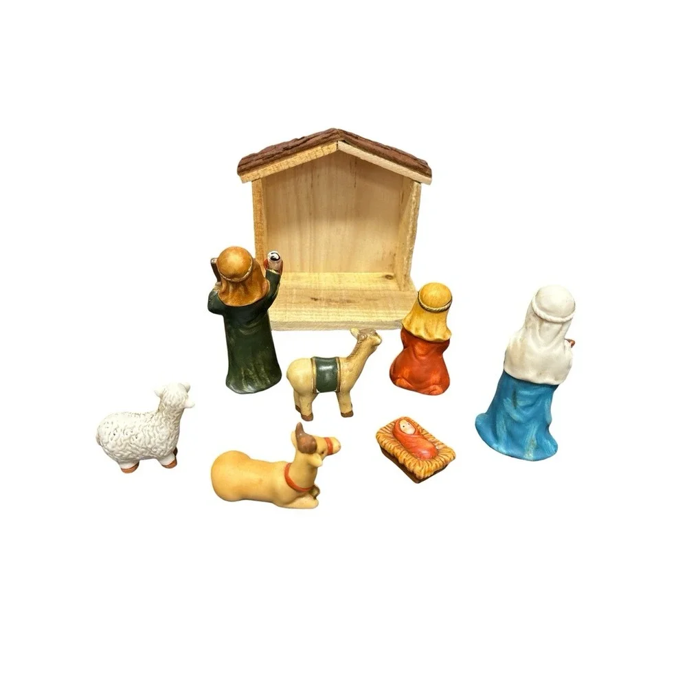 Home for The Holidays 2003 Set of 7 Porcelain Nativity Figurines‎ & Stable + Box